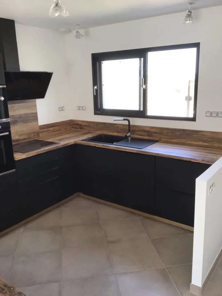 Cuisine anthracite en angle