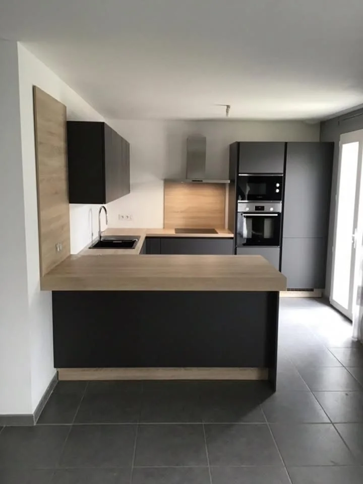 Cuisine avec bar anthracite